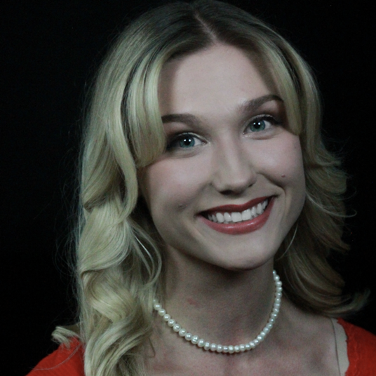 Abigail Larsen head shot