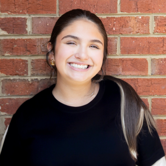 Isabella Riano-Posada head shot