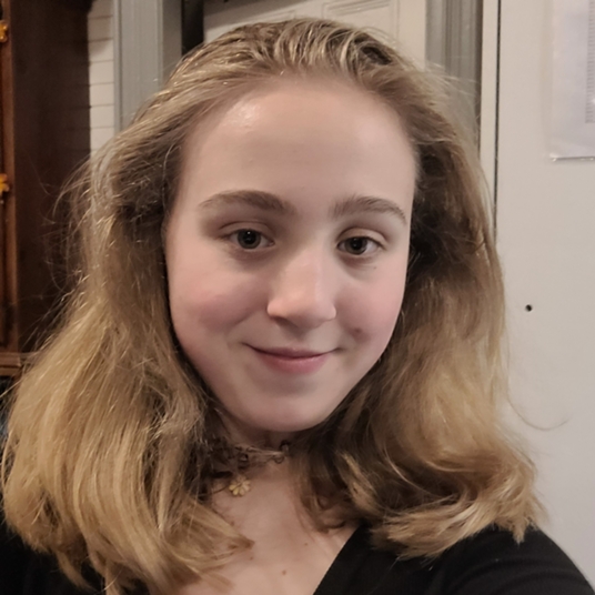 Holly Arthur head shot